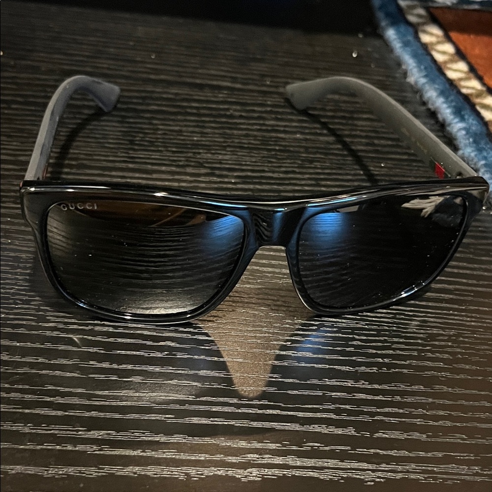 Gucci Men’s Black Designer Sunglasses with Gucci logo and writing